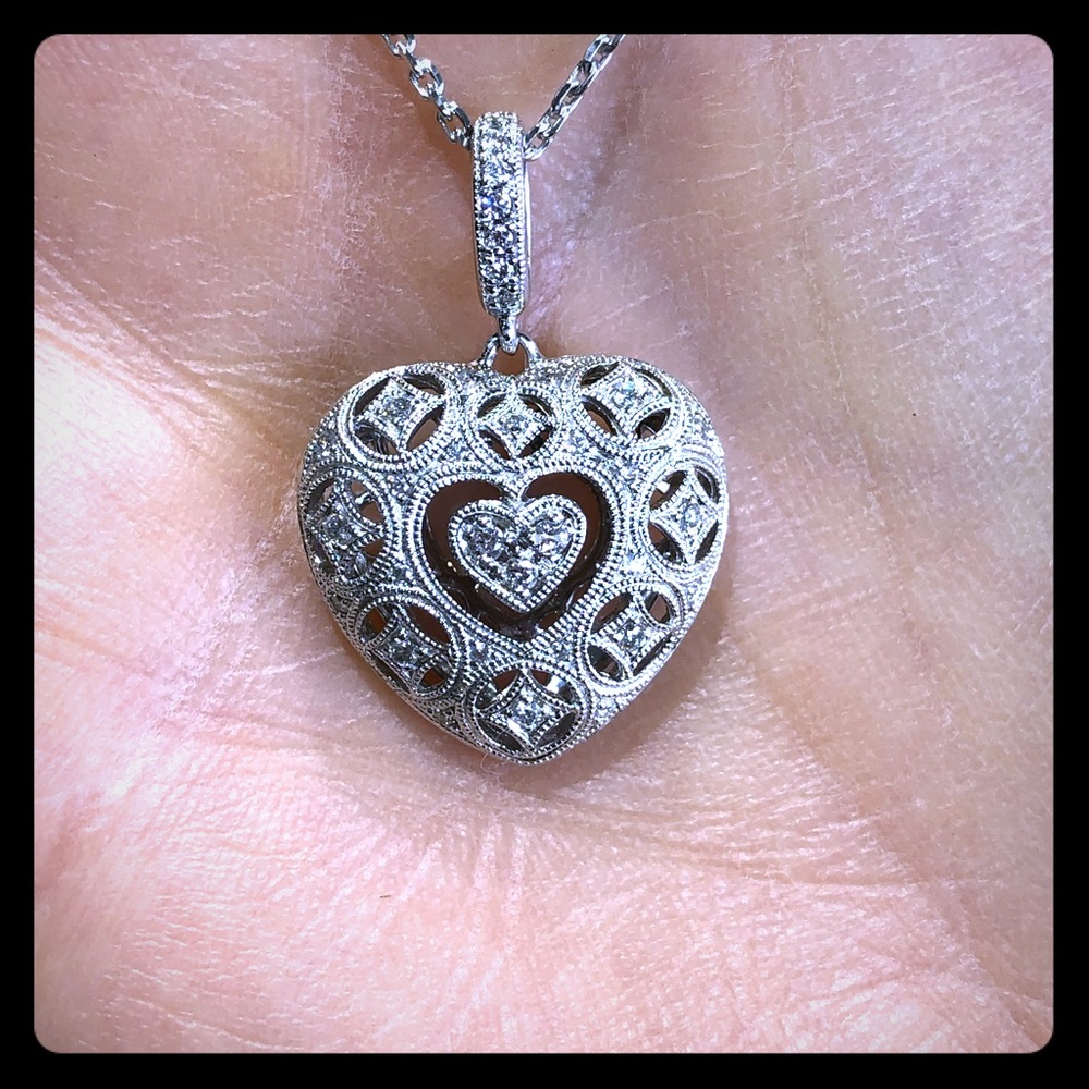 14 karat white gold diamond heart necklace